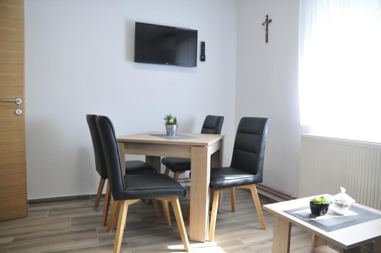 Apartmani Ana Vukovar Eksteriør billede