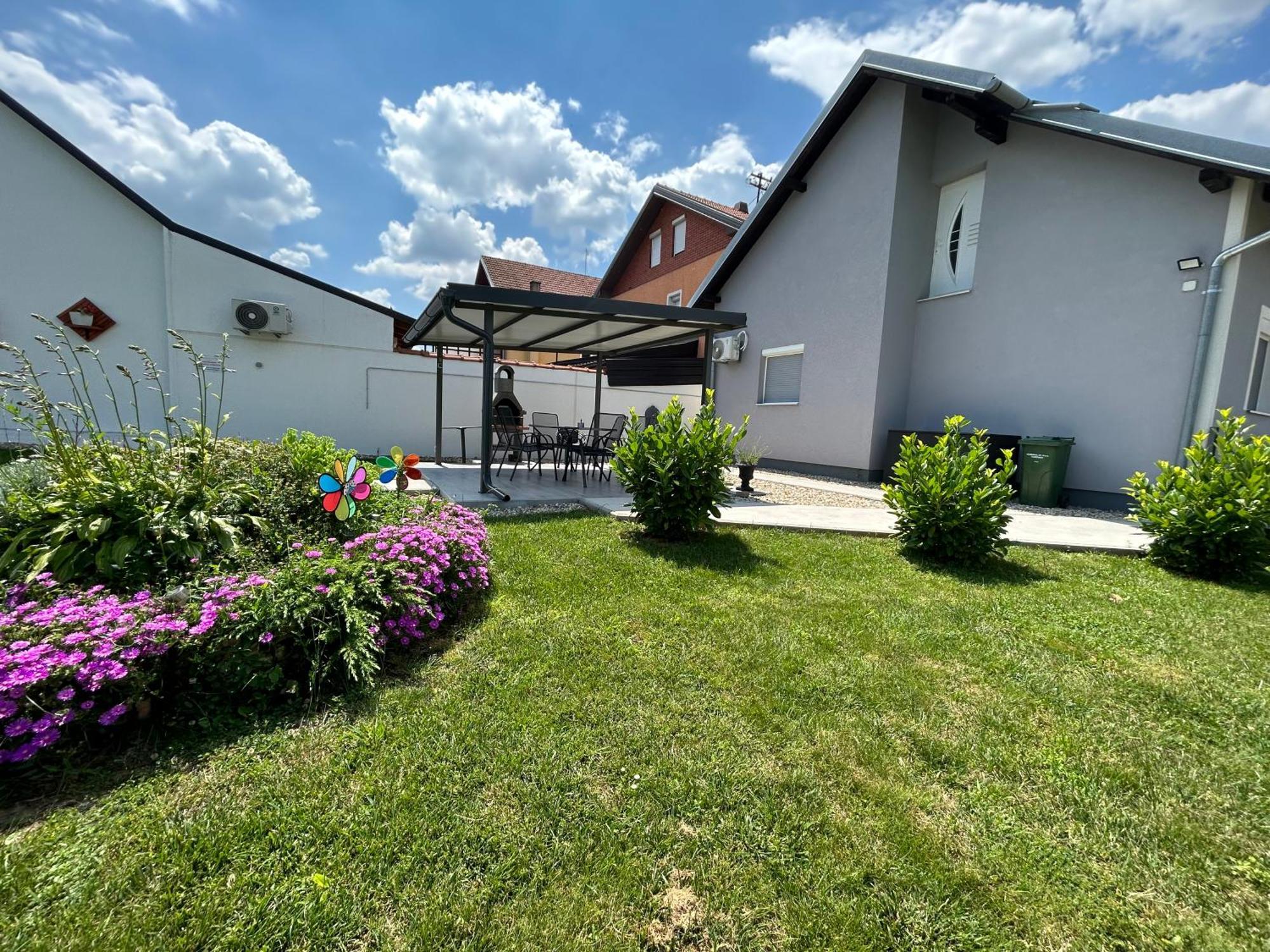 Apartmani Ana Vukovar Eksteriør billede
